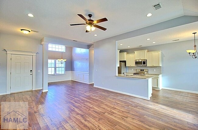 Building Photo - 452 Huntington Dr