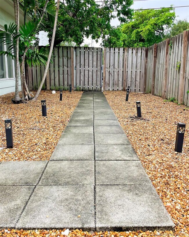 Foto del edificio - 716 NE 7th St