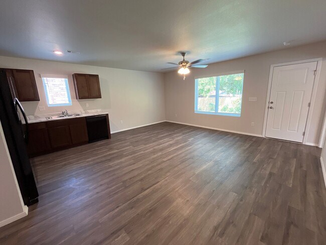 Building Photo - *Pre-leasing* Three Bedroom | Two Bath Hom...