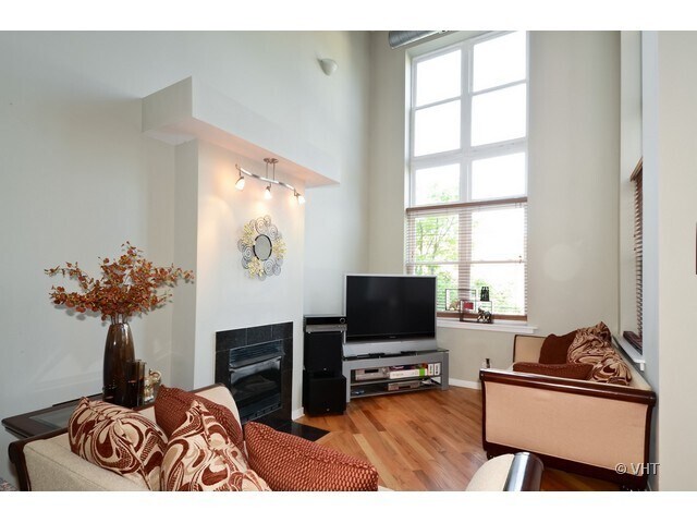Foto del edificio - 3550 W Montrose Ave