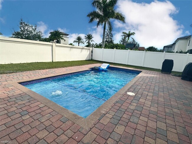 Foto del edificio - 5 br, 3 bath House - 3577 W 94th Ter