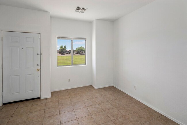 Foto del edificio - Beautiful 3 bedroom patio home with open f...