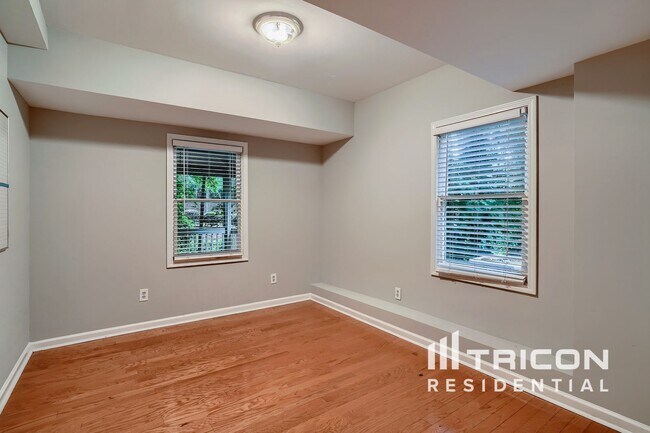 Foto del edificio - 1916 Lilac Ridge Dr