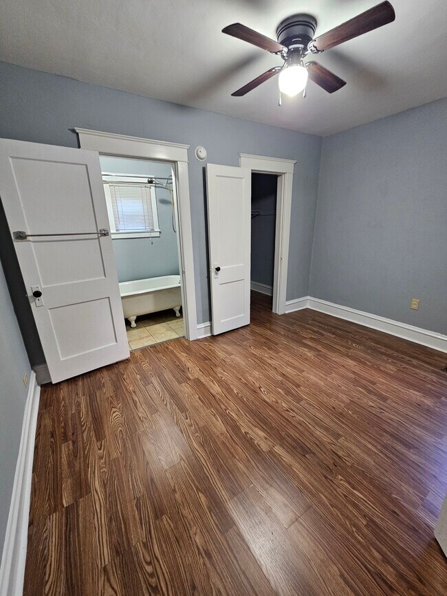 Foto del edificio - 430 W Clinton St