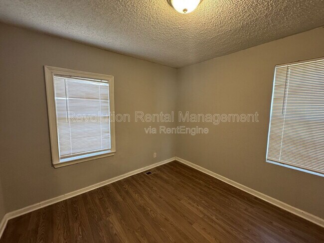 Foto del edificio - 2648 Joyce Ave