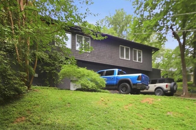 Building Photo - 546 Allen Rd NE