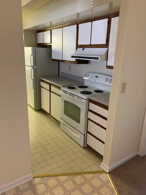 Kitchen - 74 E Grandview Ave