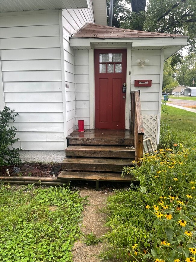 Building Photo - 2 bedroom Single Family Home For Rent