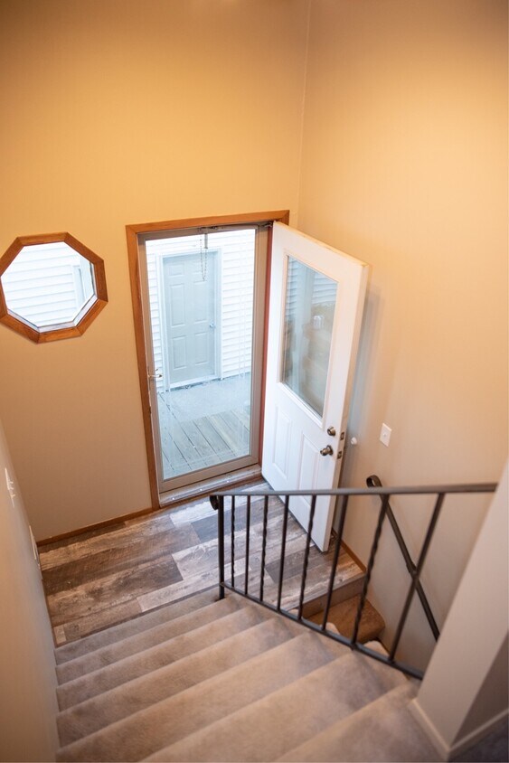Primary Photo - 10646 Hummingbird St NW