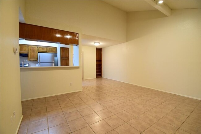 Building Photo - 12811 Hymeadow Dr