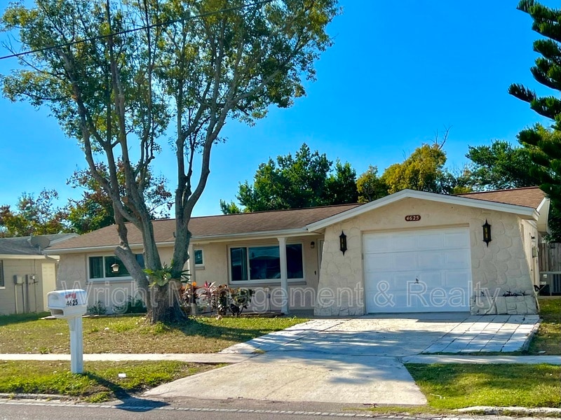 Foto principal - 4625 Madison St