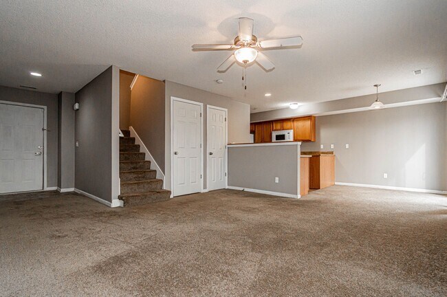 Building Photo - Spacious 3 bd Duplex
