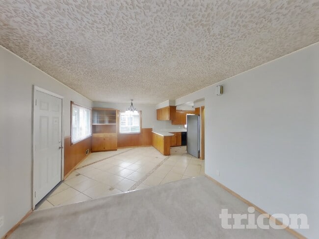 Building Photo - 1633 Sherwood Ave