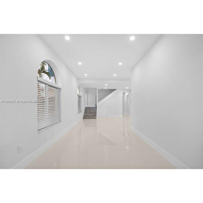 Foto del edificio - 3143 Day Ave