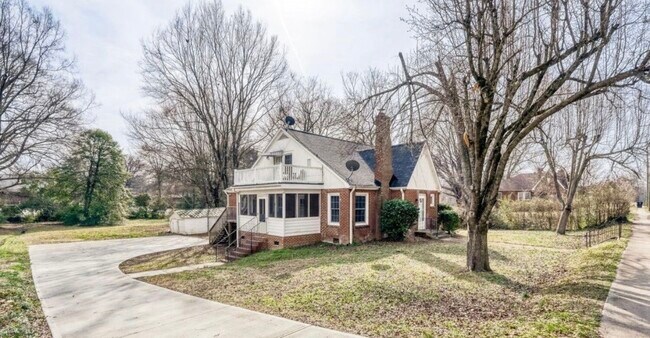 Foto del edificio - 639 E Iredell Ave