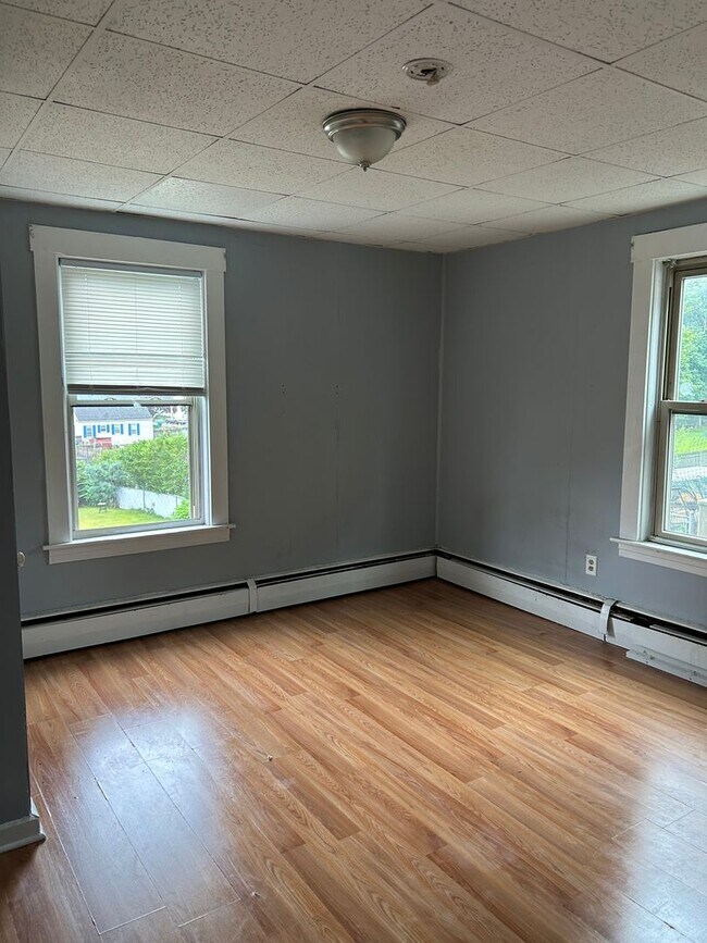 Foto del edificio - 192-194 Pine St., Fitchburg, MA