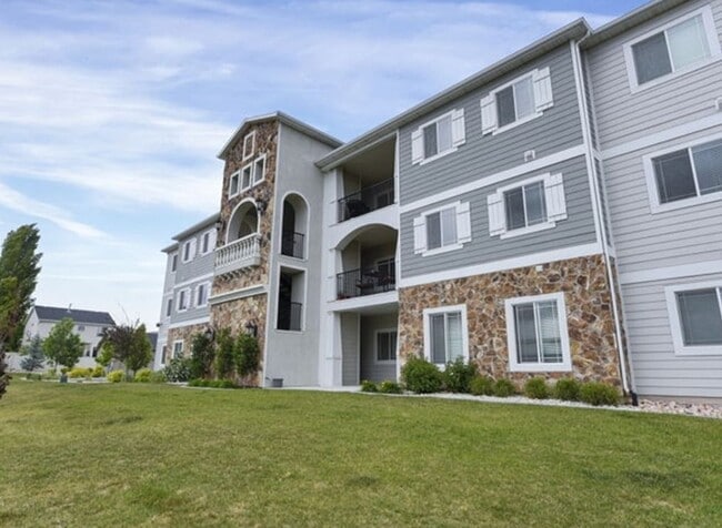 Foto del edificio - 1823 N Crest Rd