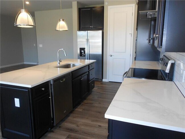 Foto del edificio - 1439 Hastings Cres