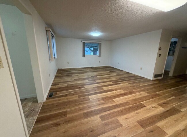 Building Photo - Lovely Kalispell home