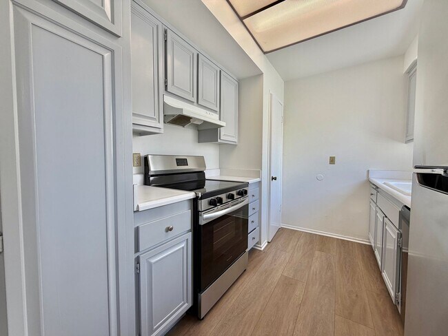 Foto del edificio - 1912 Bataan Rd