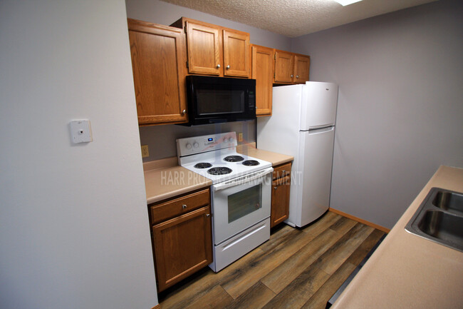Building Photo - 5400 W 57th St