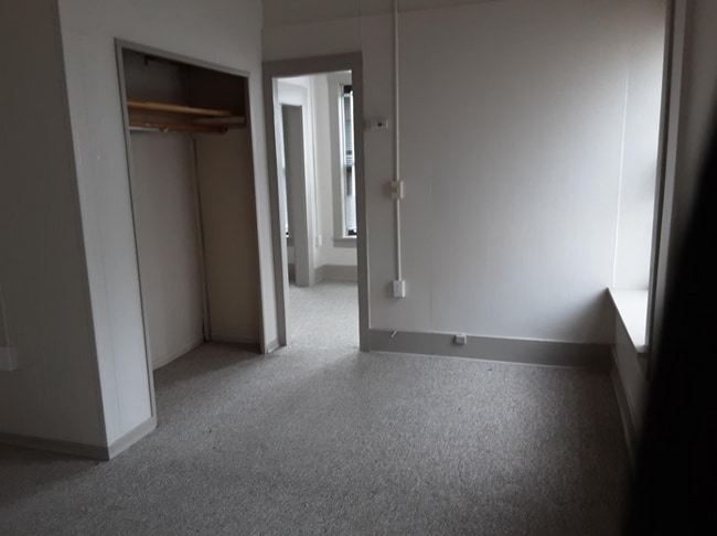 Building Photo - 847 1/2 Massachusetts