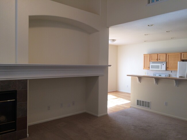 Building Photo - Beautiful 2B Condo in Lafayette's Autumn R...