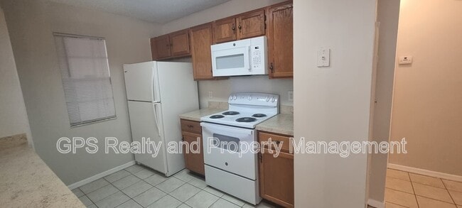 Building Photo - 956 Forest Ridge Ct