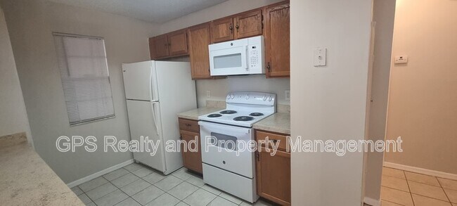 Foto del edificio - 956 Forest Ridge Ct