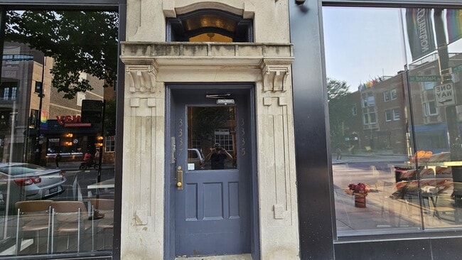Building Photo - 3337 N Halsted St