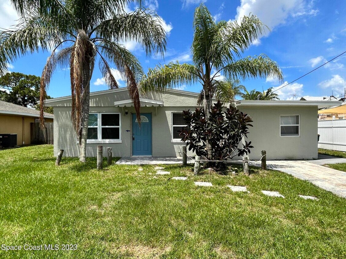 Foto principal - 608 Japonica Dr