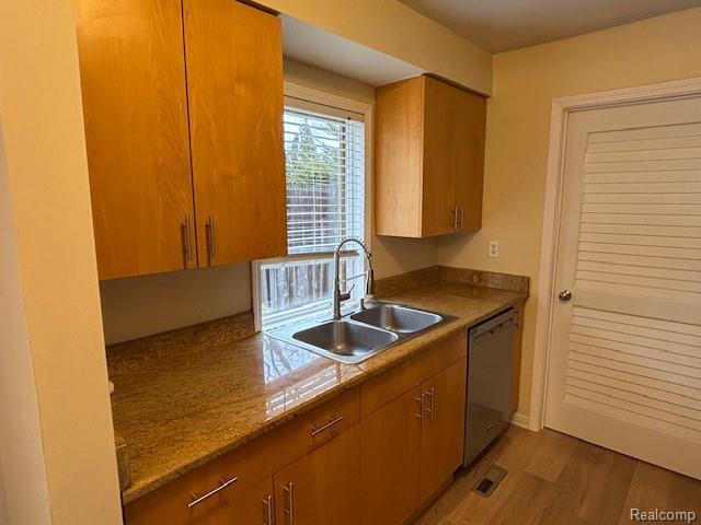 Foto del edificio - 5580 Sunnycrest Dr