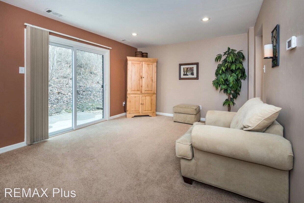 Primary Photo - 3 br, 1.5 bath House - 249 Holly Dr.
