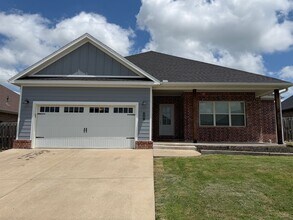 Building Photo - 2307 Brook Ln