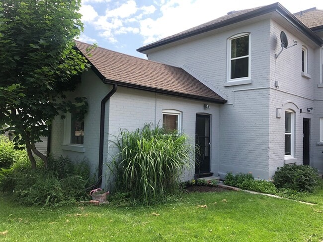 Building Photo - 20 Church St E