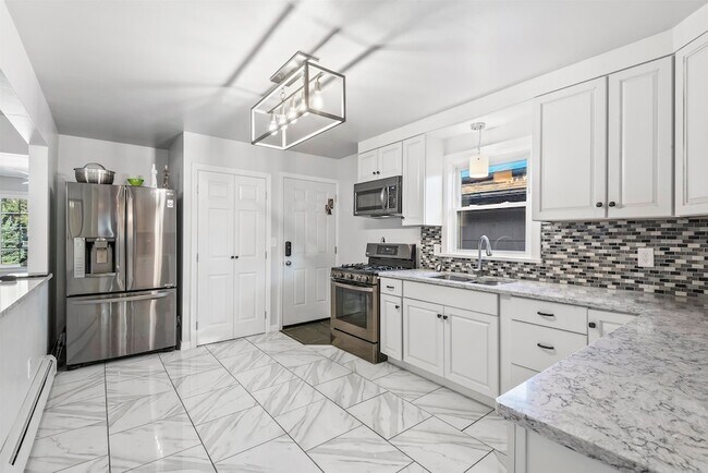 Building Photo - 290 Randolph Ave