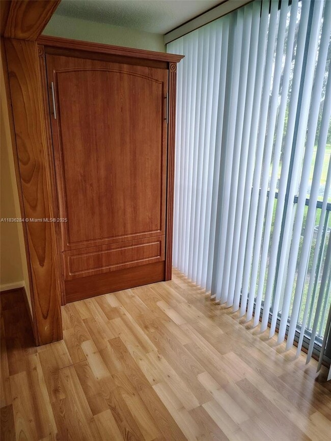 Foto del edificio - 1001 SW 128th Terrace