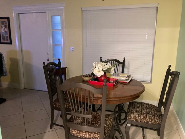 Building Photo - 1322 New Bedford Dr