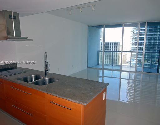 Building Photo - 485 Brickell Ave