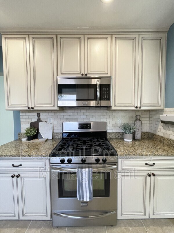 Building Photo - 2672 Glenmare St