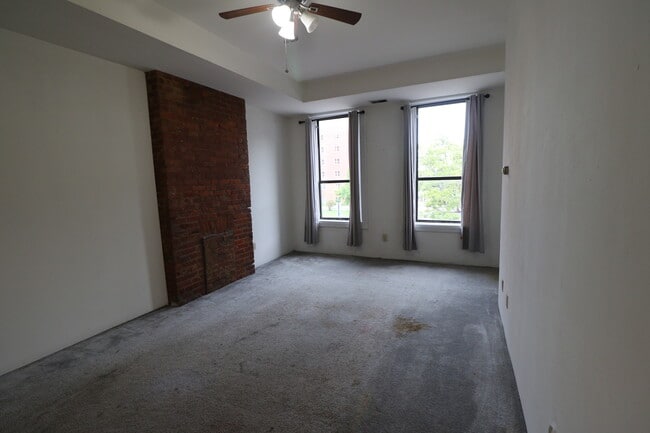 Building Photo - 115 Calhoun St