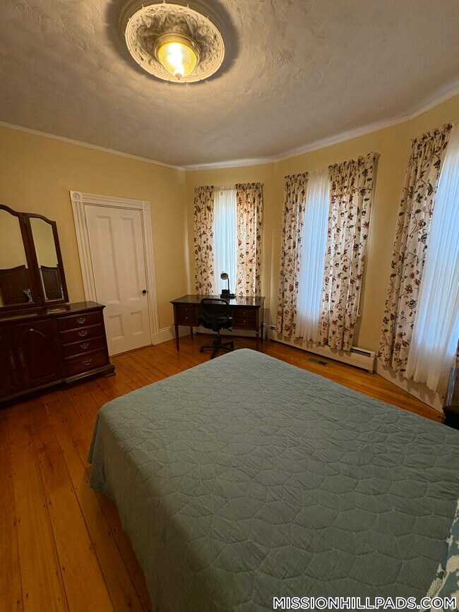 Foto del edificio - 123-125 Hillside St.