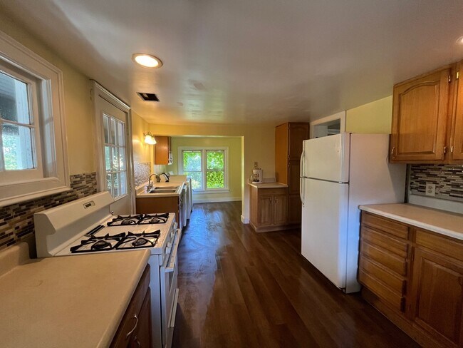 Building Photo - 111 Genesee St