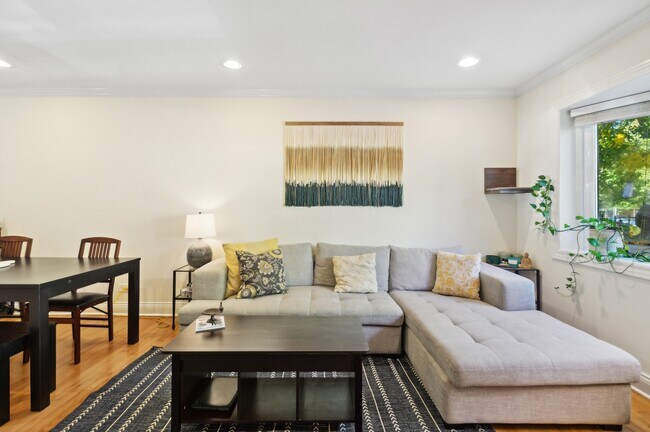 Foto del edificio - 1607 W Sunnyside Ave