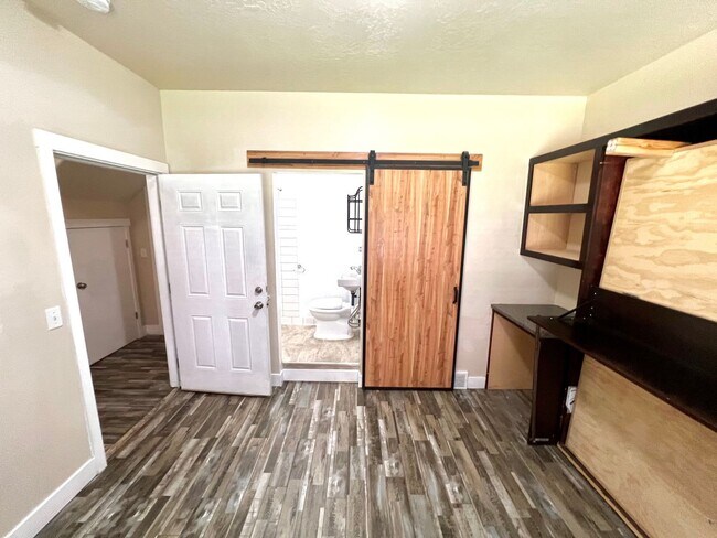 Building Photo - 4-Bed Townhome with Private Main-Level Studio Suite in South Salt Lake!