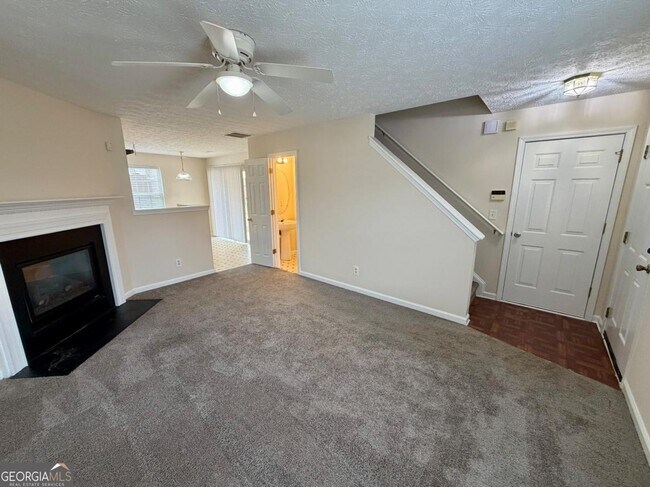 Foto del edificio - 235 Meadowridge Dr