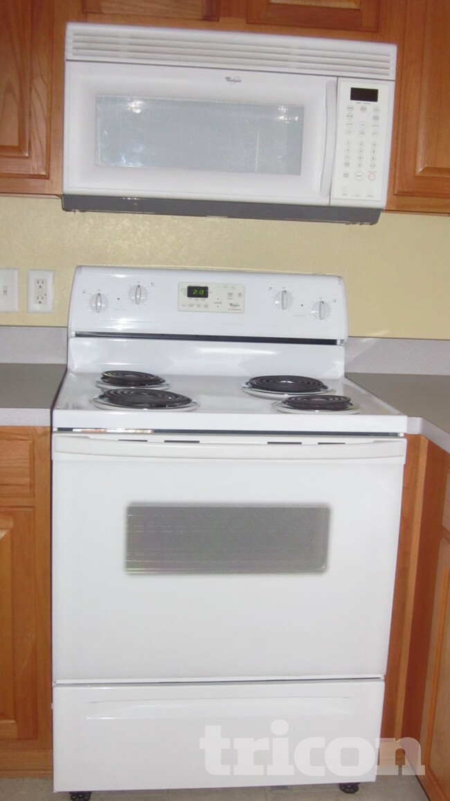 Foto del edificio - 1377 Meadowbrook Ln