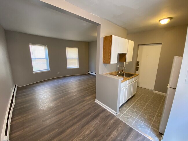 Building Photo - 4611 S Drexel Blvd