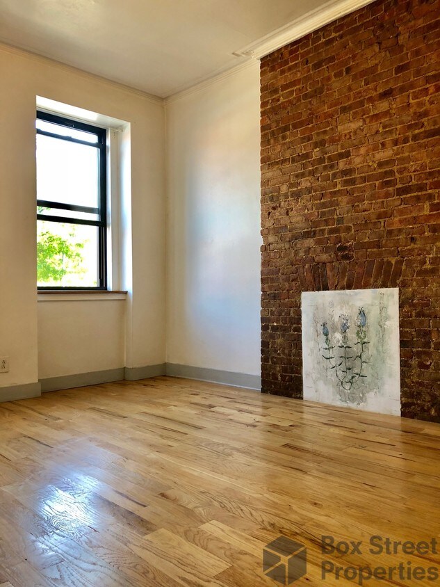 Primary Photo - 213 Franklin St