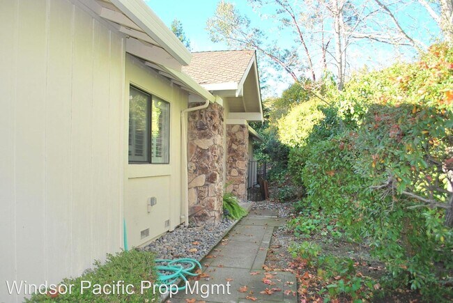 Building Photo - 2 br, 2 bath House - 122 Tweed Drive